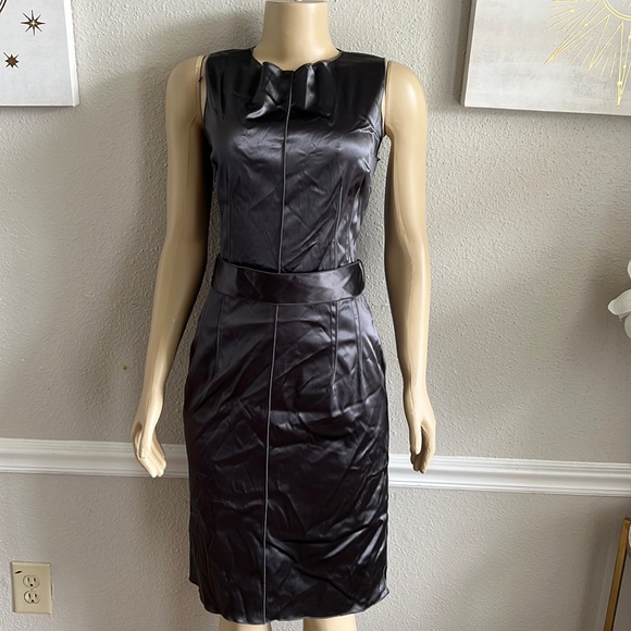 Dolce & Gabbana Gray Dress Zip closure at the back. Belt at the waist Si… - Picture 1 of 6